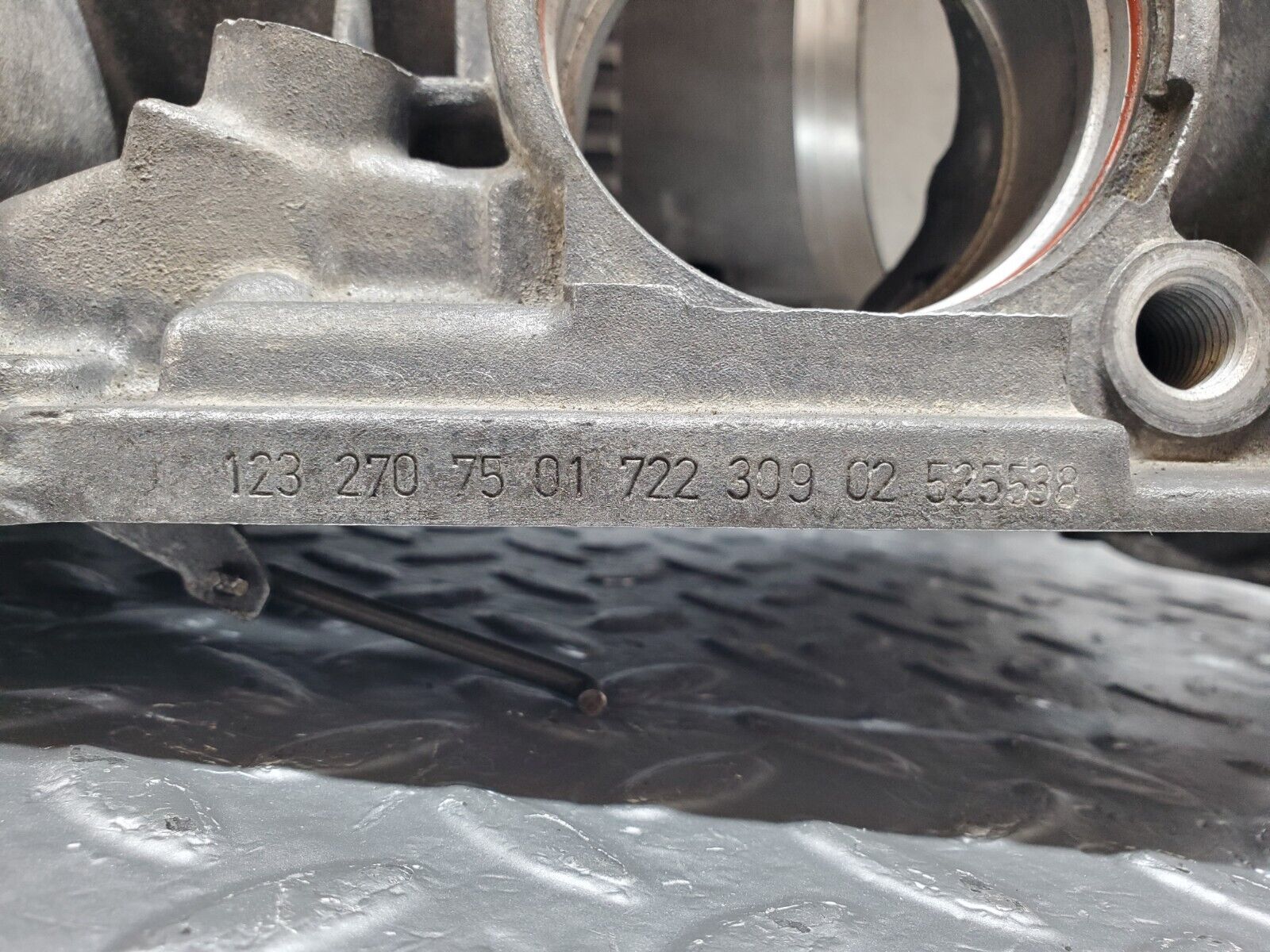 44558 Mercedes-Benz W123 280E Automatic Gearbox Housing 722.309 1262712201