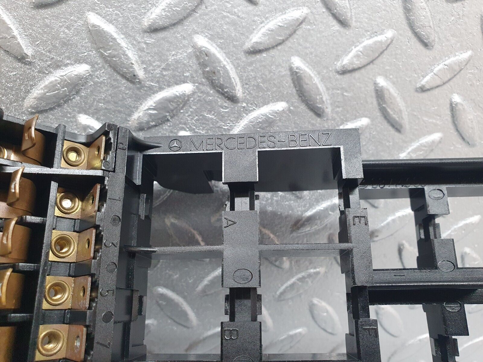 43592 Mercedes-Benz C126 380SEC Coupe Fuse Box 1265400550