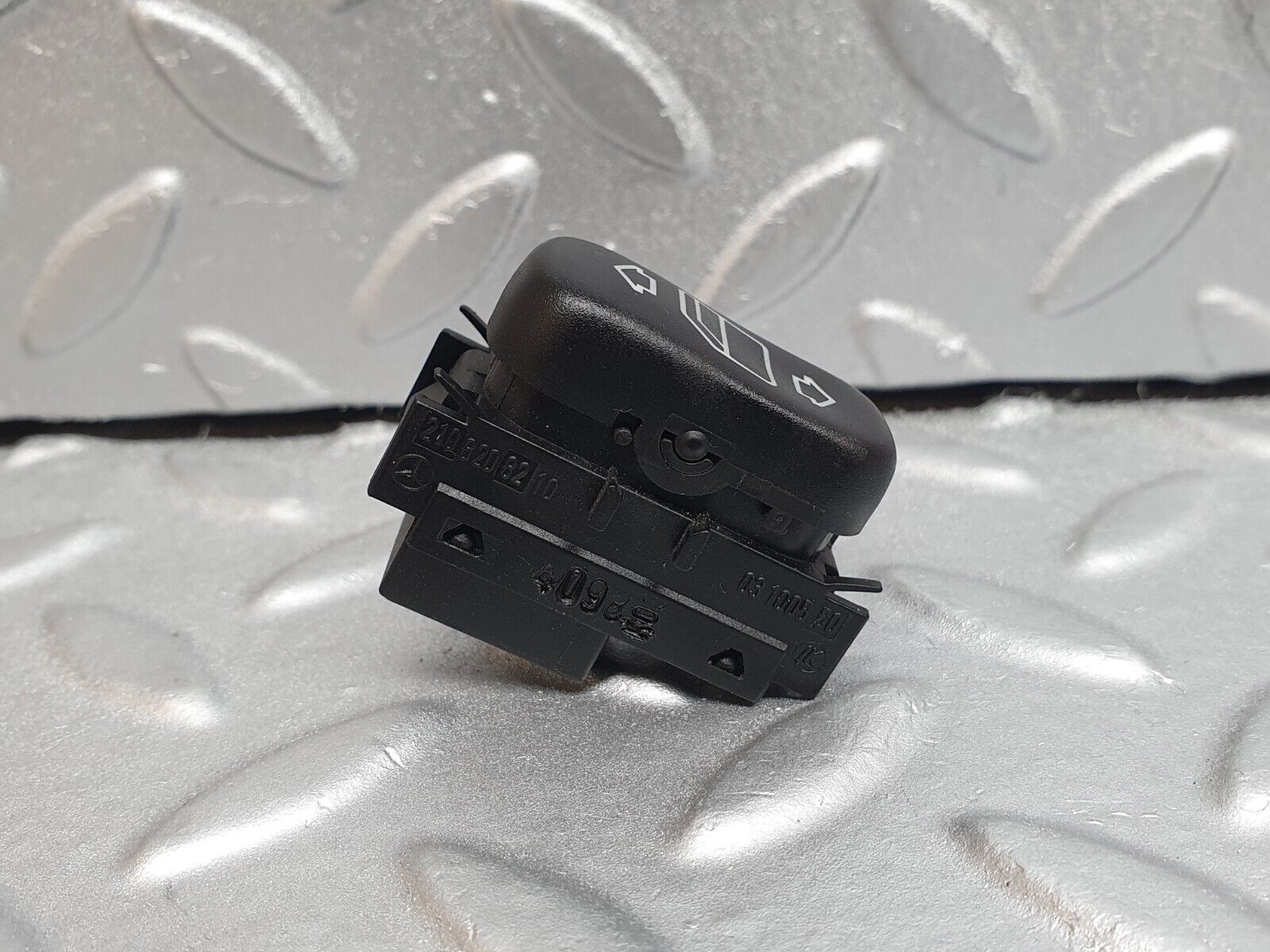 42048 Mercedes-Benz W202 C200 Electric Window Switch 2108208210