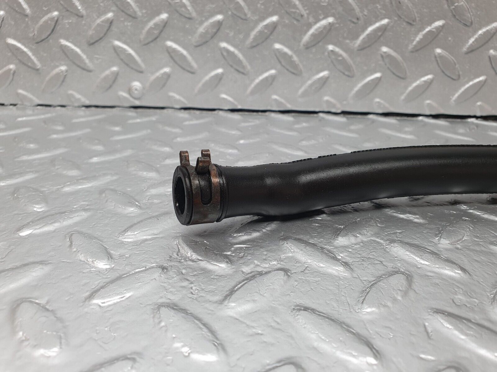 42550 Mercedes-Benz R129 320SL Coupe Crankcase Breather Pipe 1040943582