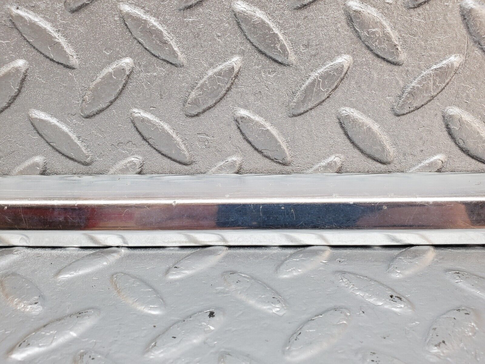 45809 Mercedes-Benz W126 420SE Front Left Door Chrome Moulding Trim