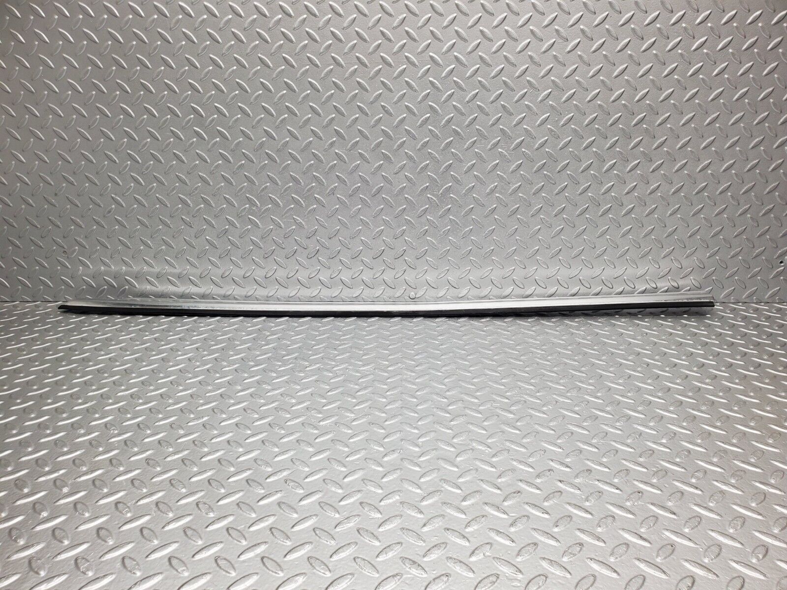 46431 Mercedes-Benz C123 280CE Coupe Left Door Chrome Moulding Trim