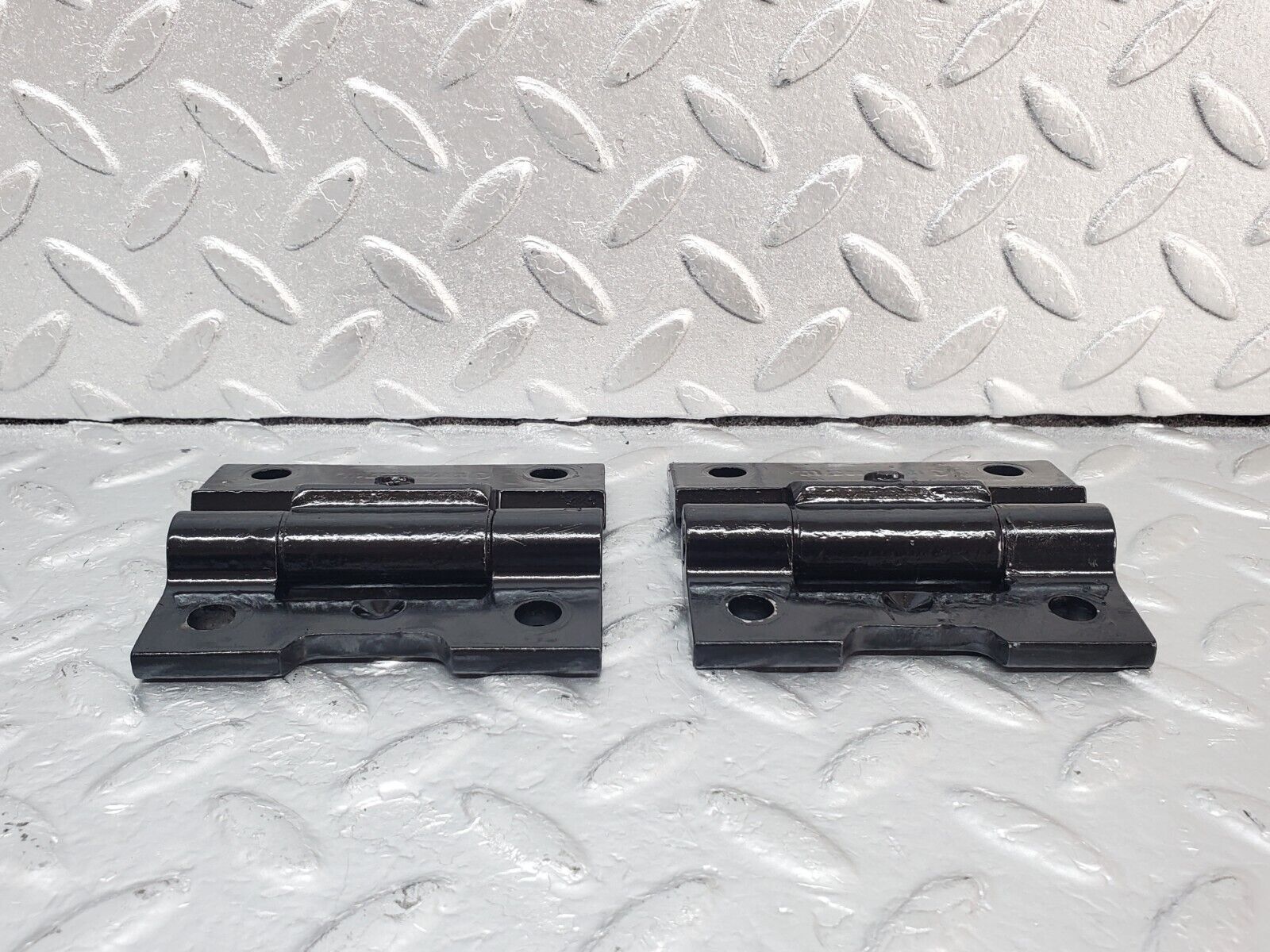 44337 Mercedes-Benz W123 280E Door Hinge Pair Right Side 1237200037
