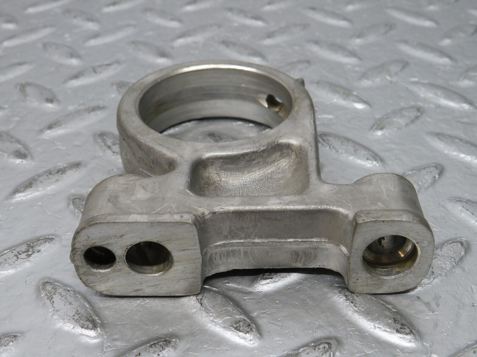 32798 Mercedes-Benz C107 R107 350 V8 Camshaft Tower Bearing 1160512112