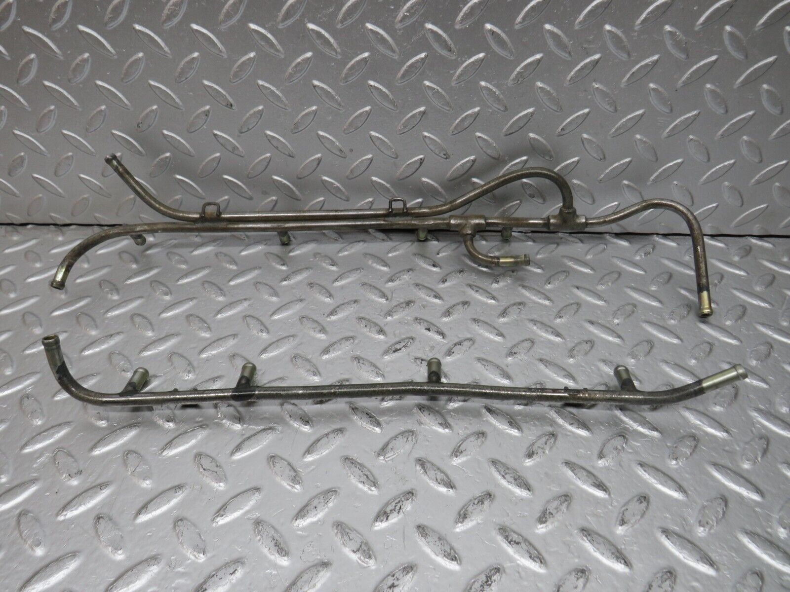 32817 Mercedes-Benz C107 R107 350 V8 Fuel Injector Rail Pipe