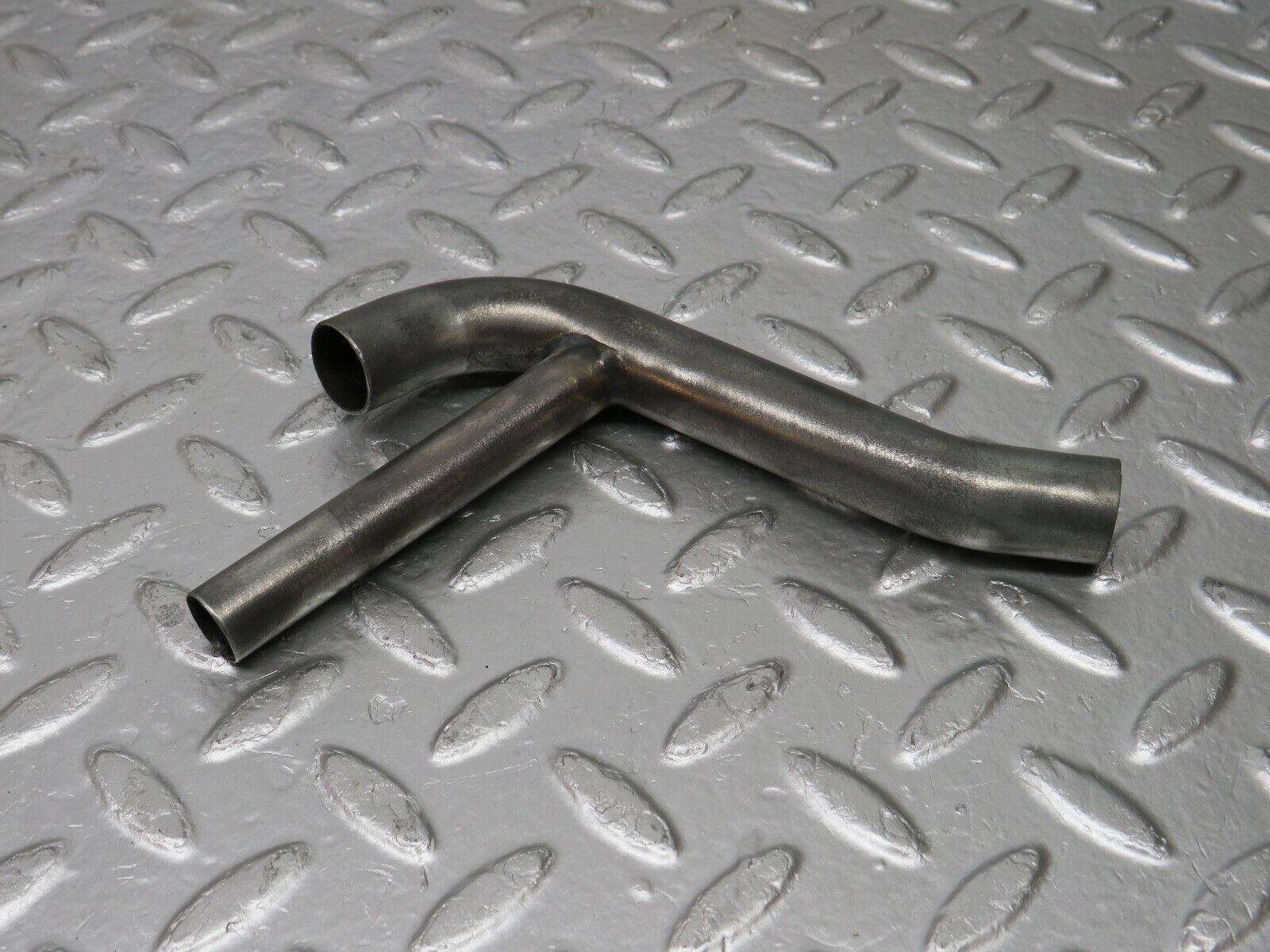 32978 Mercedes-Benz C107 R107 350 V8 Air Intake Manifold Hose Pipe