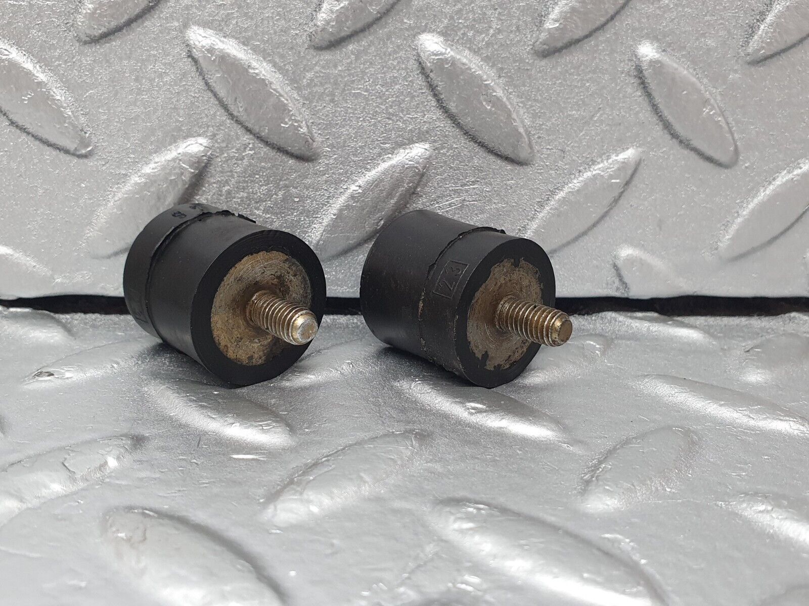 43831 Mercedes-Benz C126 380SEC Coupe Air Filter Box Housing Holder 4x