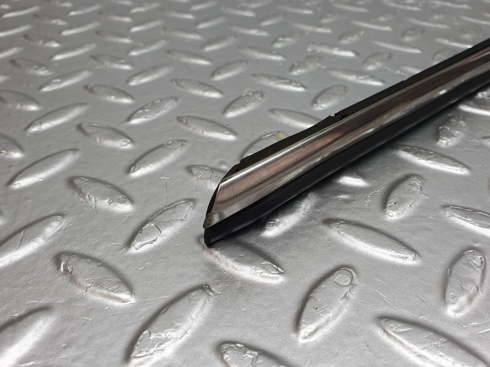 43455 Mercedes-Benz W108 280SE Front Right Door Centre Moulding Trim