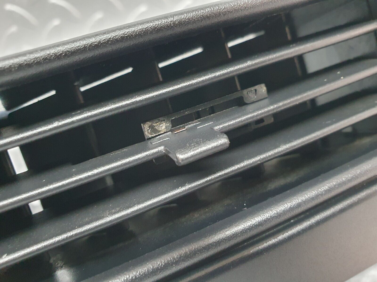 42163 Mercedes-Benz R129 320SL Coupe Dash Centre Air Vent 1298300354