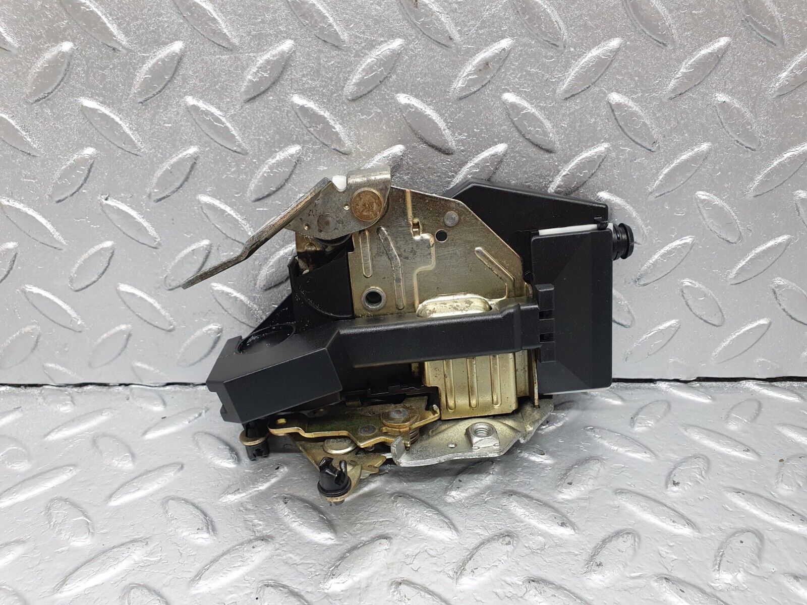 42220 Mercedes-Benz R129 320SL Coupe Left Door Lock Mechanism