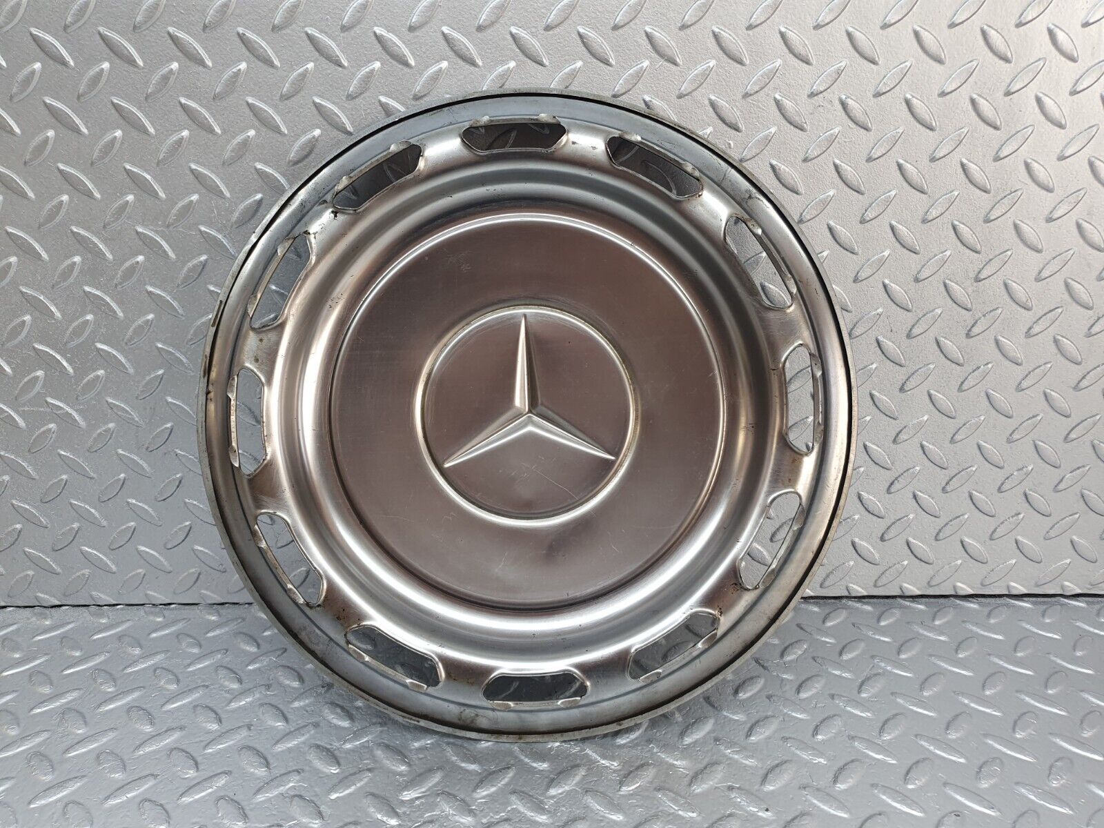 43231 Mercedes-Benz W108 280SE Wheel Hub Cap 14''