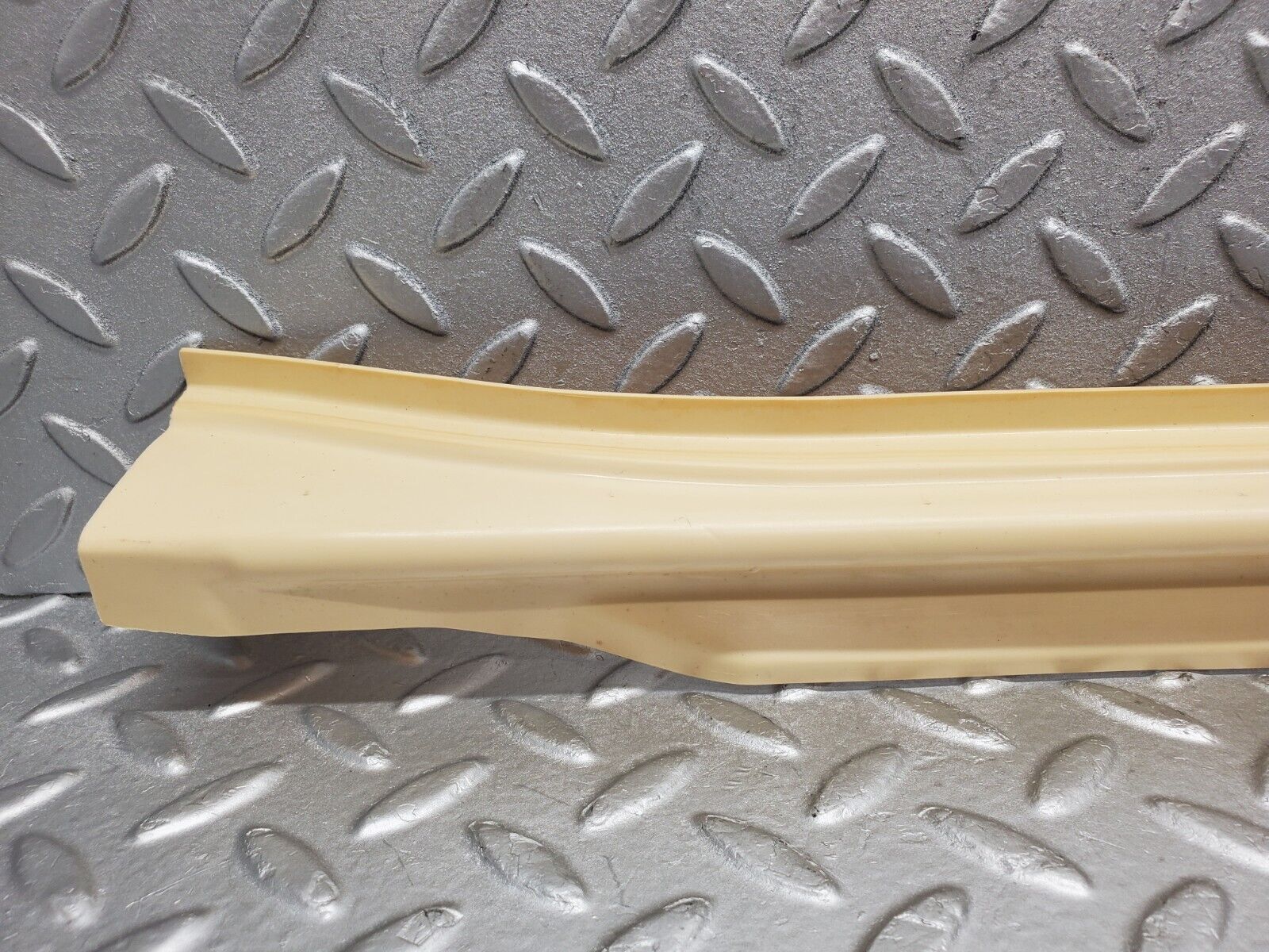 46743 Mercedes-Benz R129 320SL Coupe Left Door Sill Trim Beige 1297270988