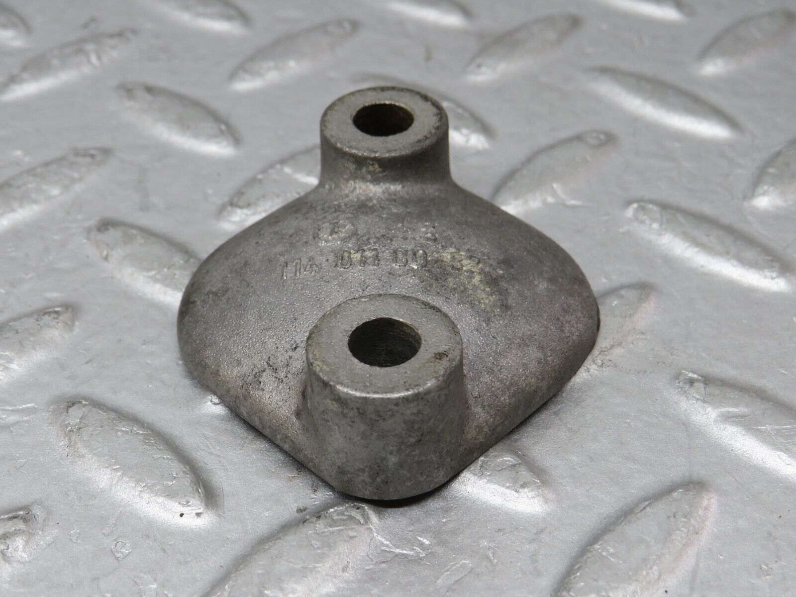 35638 Mercedes-Benz R107 280SL Engine Fuel Pump Cover 1140110032