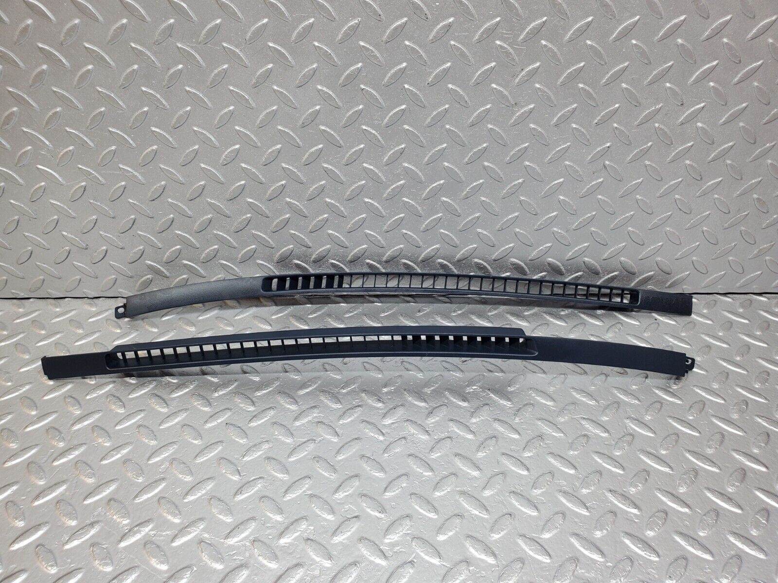 45048 Mercedes-Benz R129 300SL Coupe Windscreen Defroster Air Vent 1296890380 1296890480