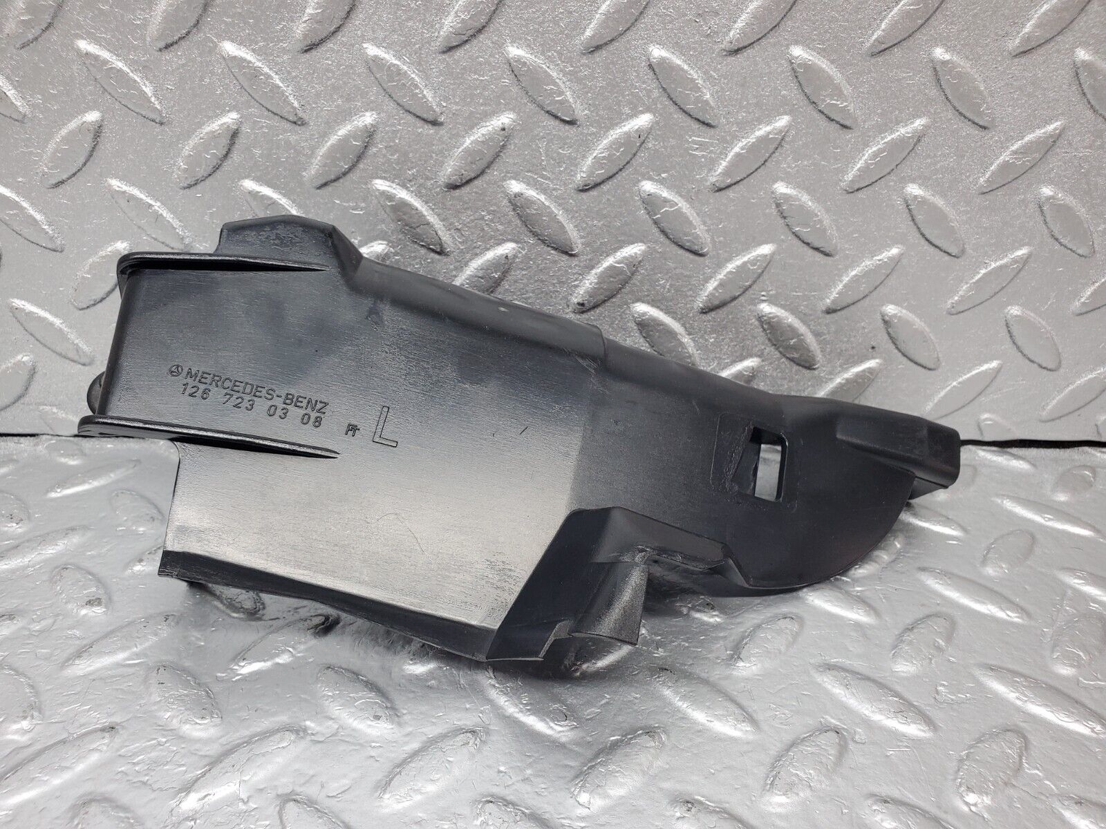 45612 Mercedes-Benz W126 420SE Front Left Door Lock Inner Cover 1267230308