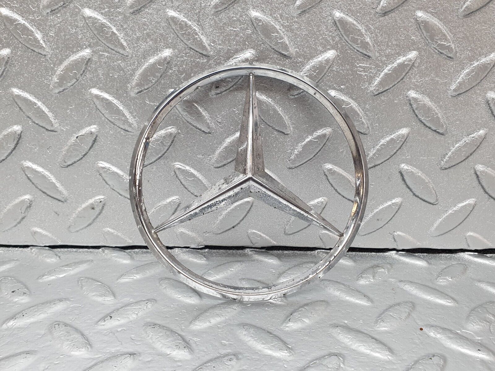 43381 Mercedes-Benz W108 280SE Trunk Lid Badge Emblem 1117585158