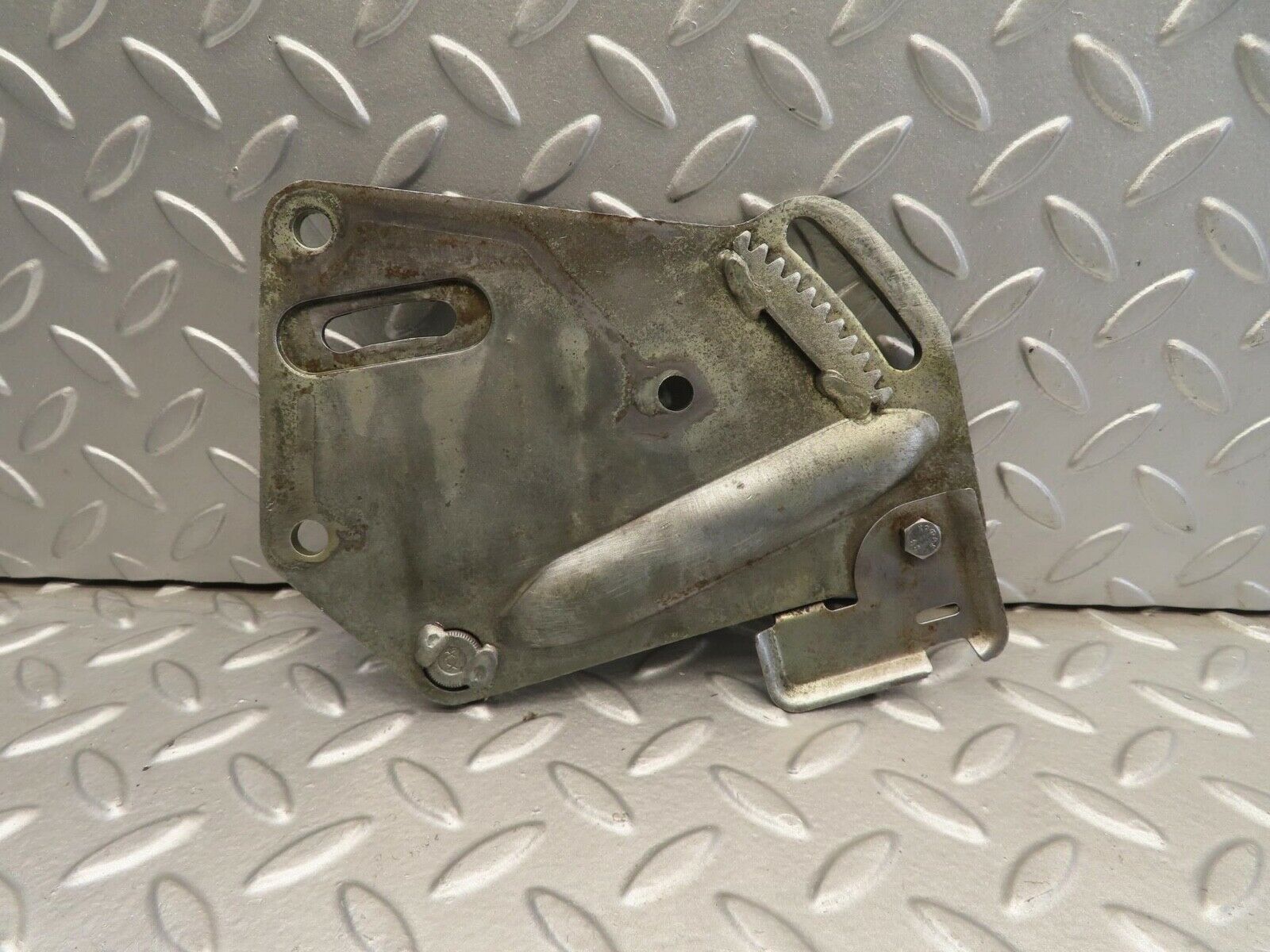 11756 Mercedes-Benz R107 450SL Power Steering Pump Bracket