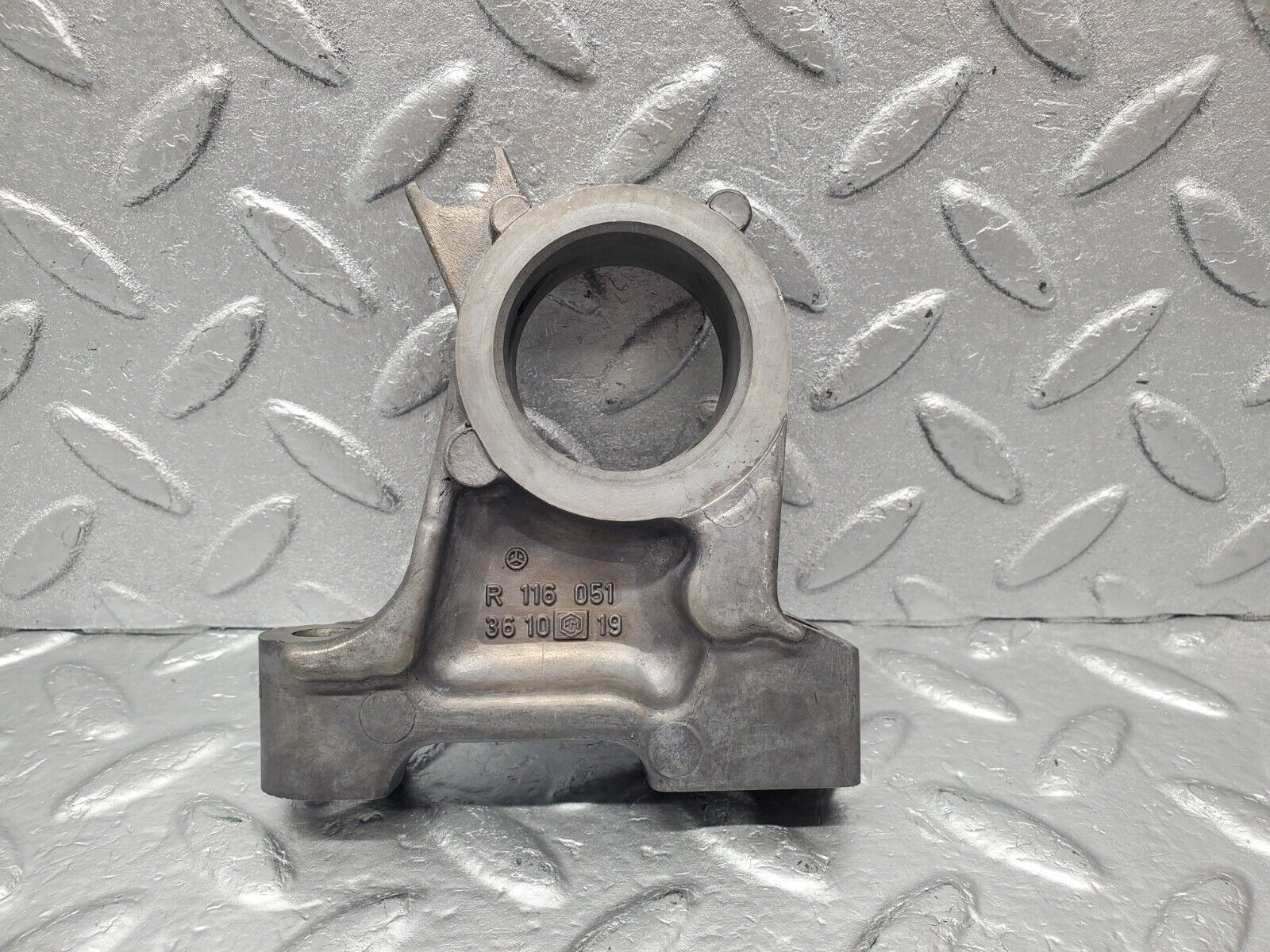 46259 Mercedes-Benz W126 420SE Camshaft Tower Bearing 1160513610