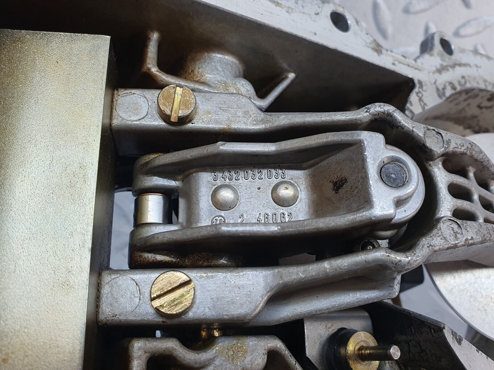 43738 Mercedes-Benz C123 230CE Coupe Air Flow Mass Sensor Bosch 0438120116