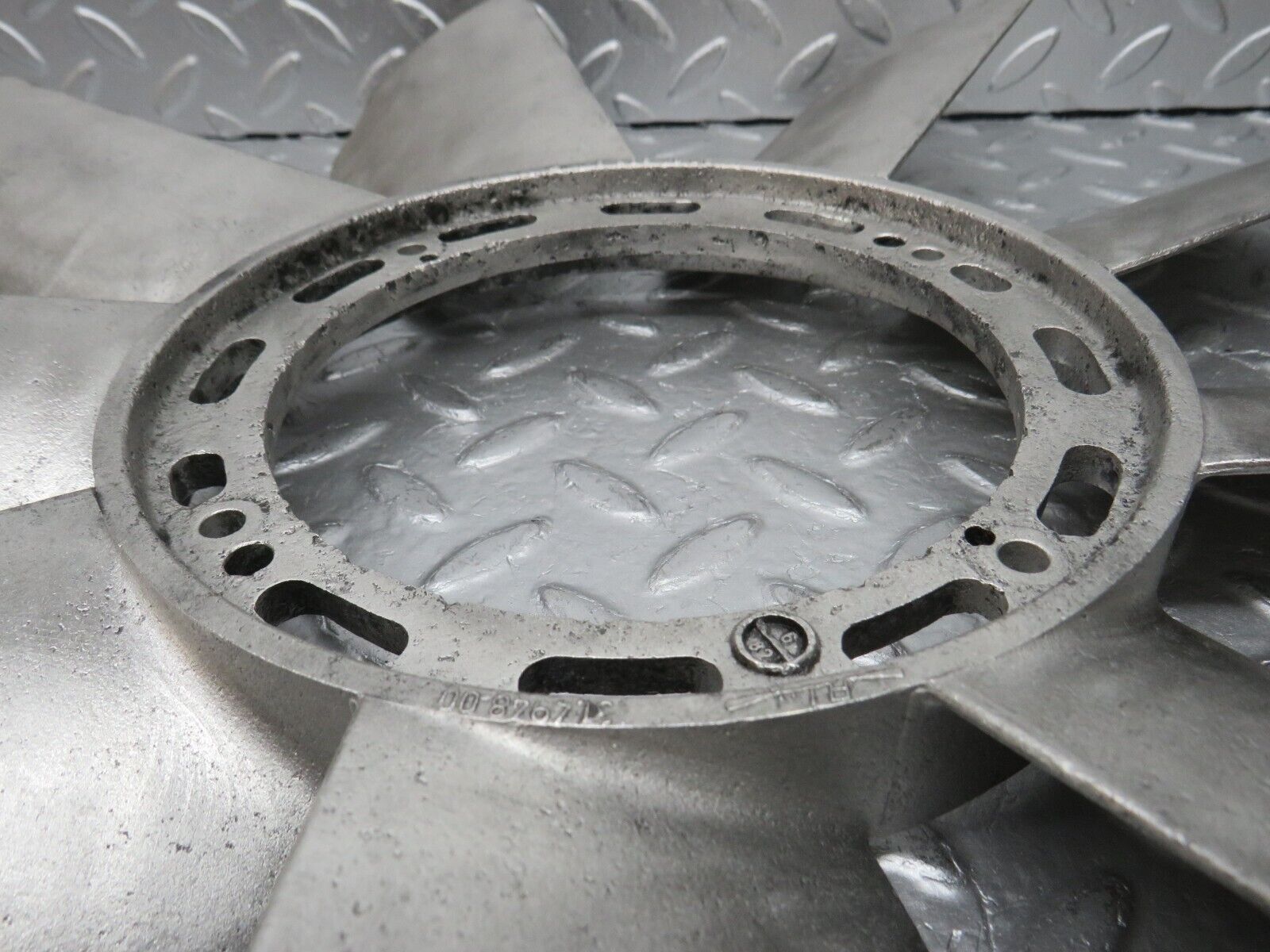 33138 Mercedes-Benz C107 R107 Engine Cooling Fan 1162051906