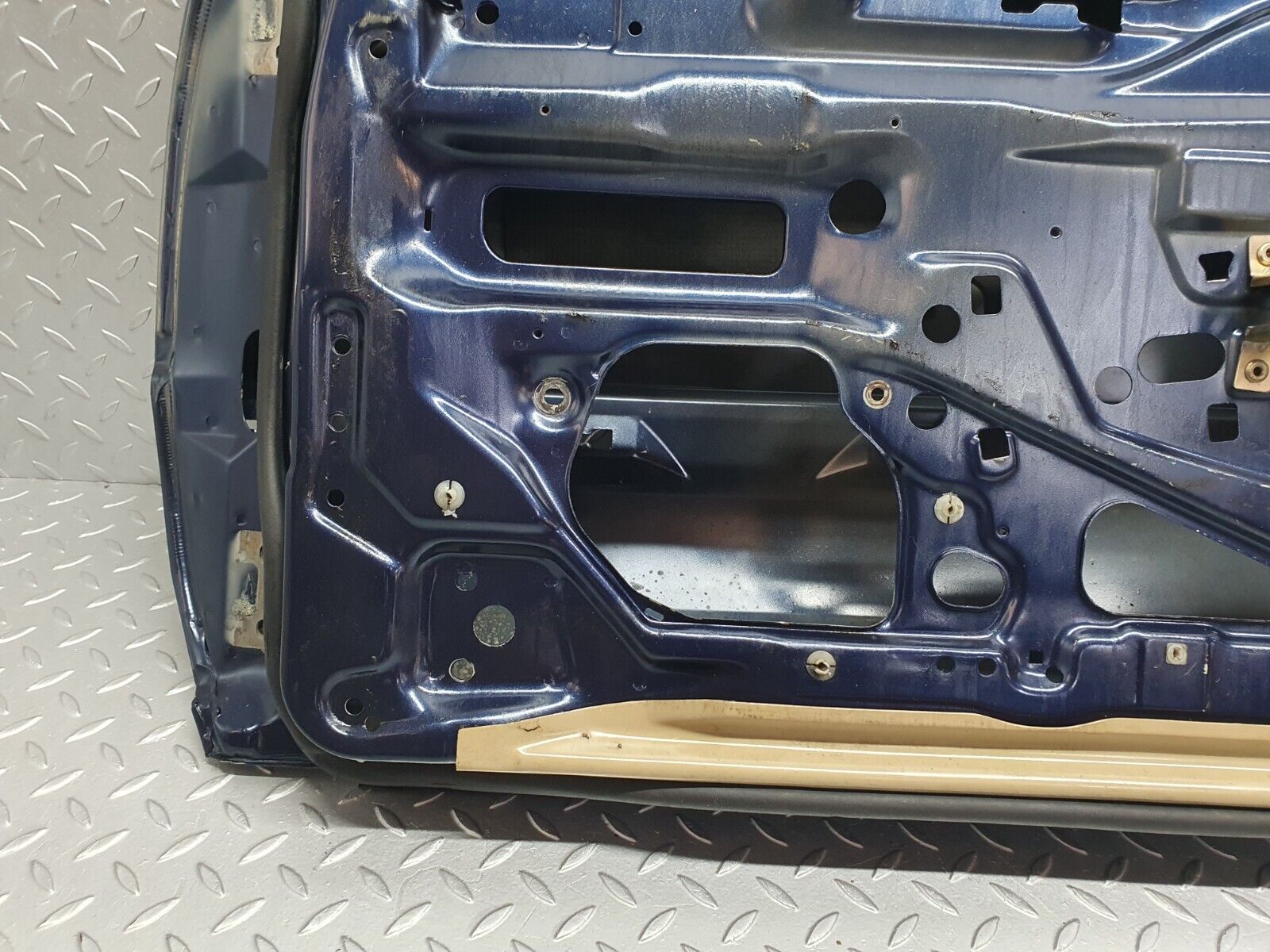 42413 Mercedes-Benz R129 320SL Coupe Right Door