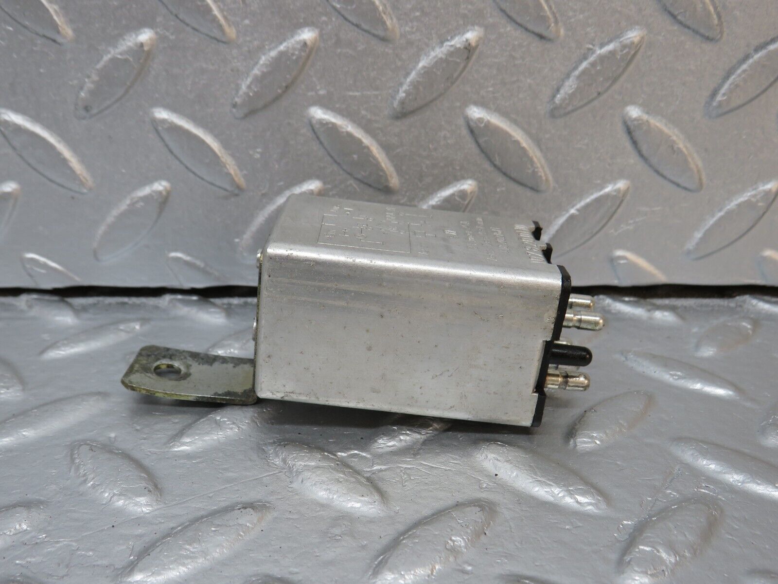 39828 Mercedes-Benz R107 350SL Heated Window Relay 1078200110