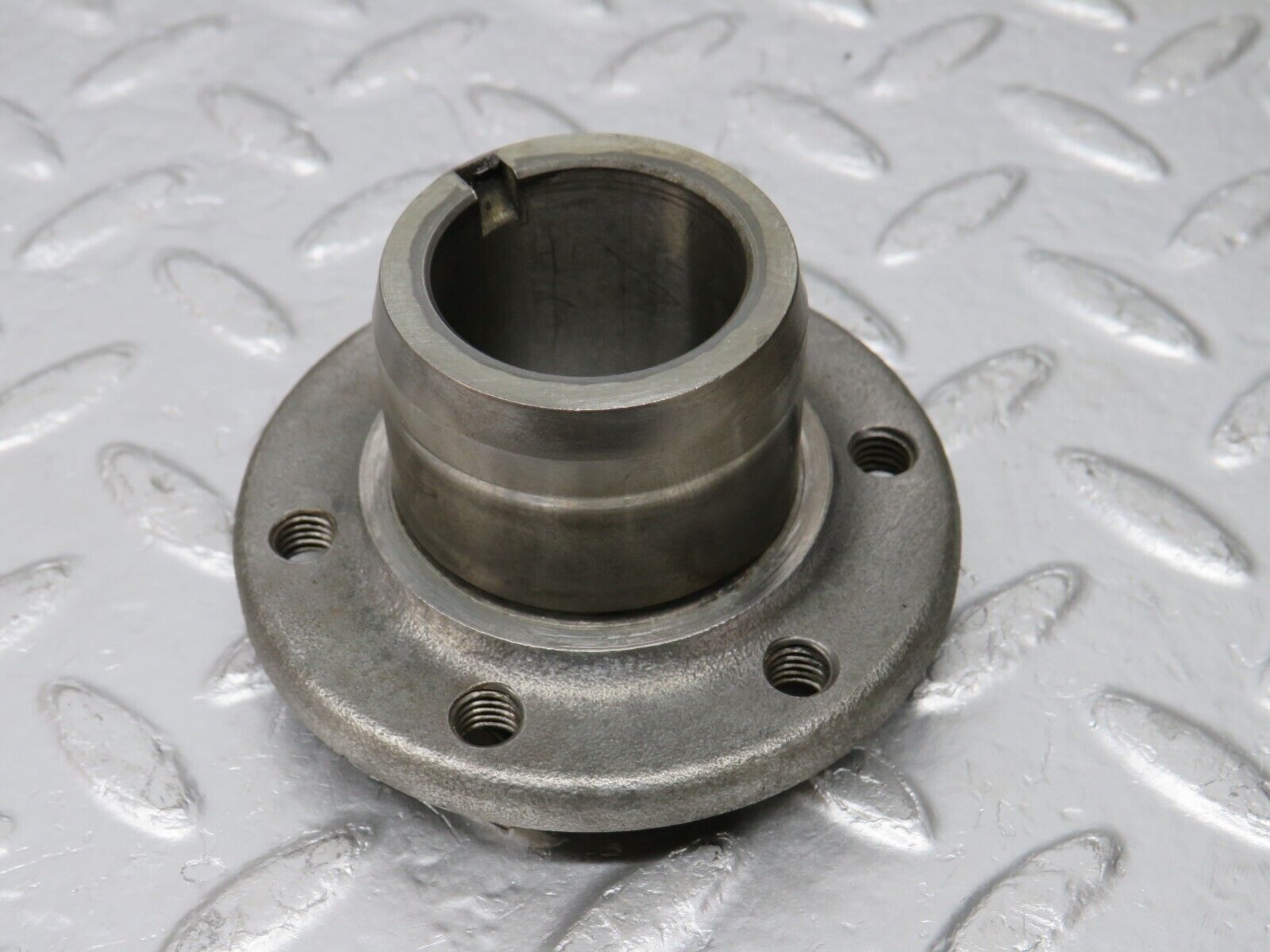 32968 Mercedes-Benz C107 R107 350 V8 Crankshaft Sleeve Hub