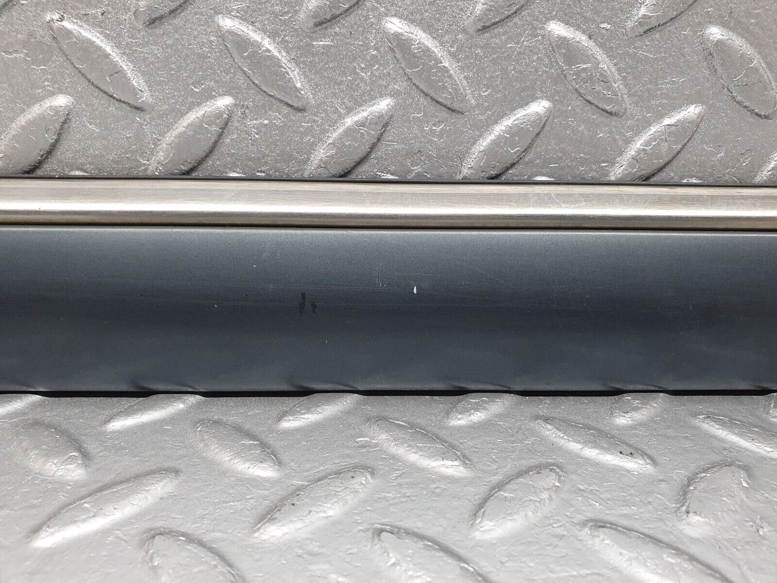 41805 Mercedes-Benz W202 C200 Front Left Door Centre Moulding Trim 2026909362