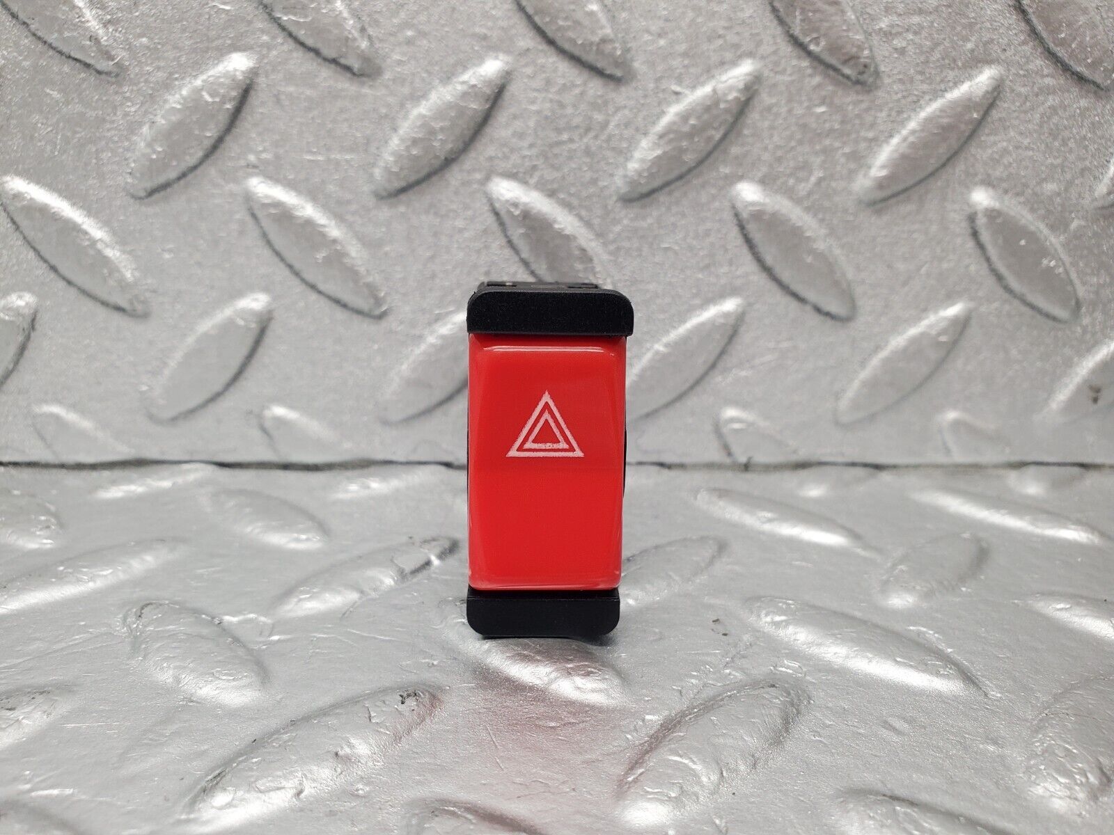 46538 Mercedes-Benz C123 280CE Coupe Hazard Warning Light Switch 0008209010