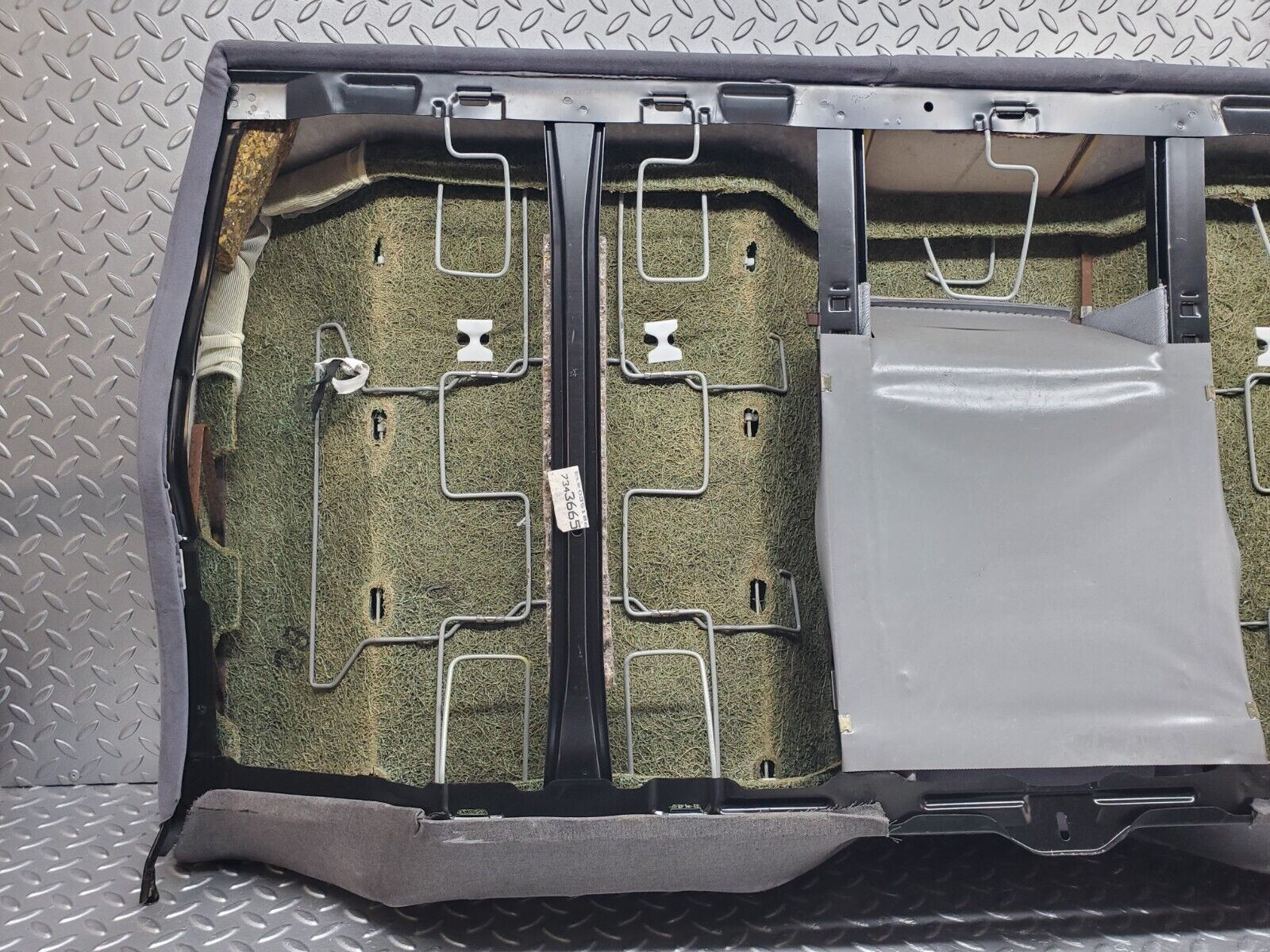 44738 Mercedes-Benz W124 220E Rear Seat 1249202216