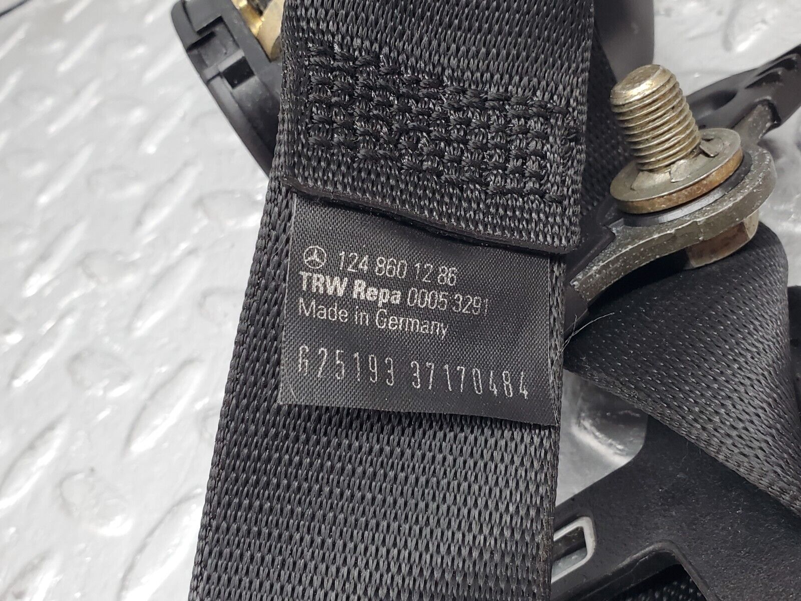 44839 Mercedes-Benz W124 220E Rear Seat Belt Set With Buckle 1248601286 1248608585 1248601696