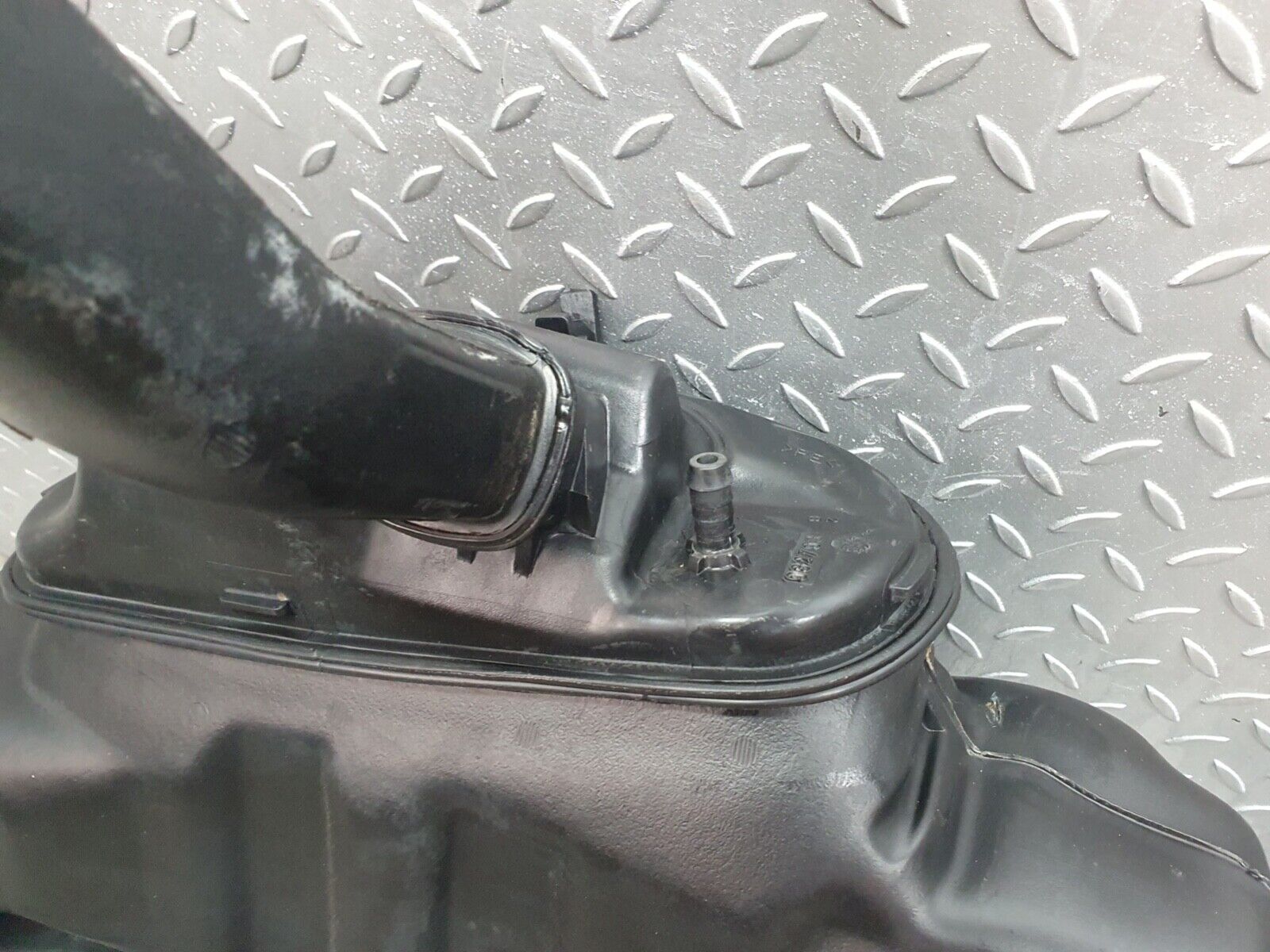 41999 Mercedes-Benz W202 C200 Fuel Tank Plastic 2024706901