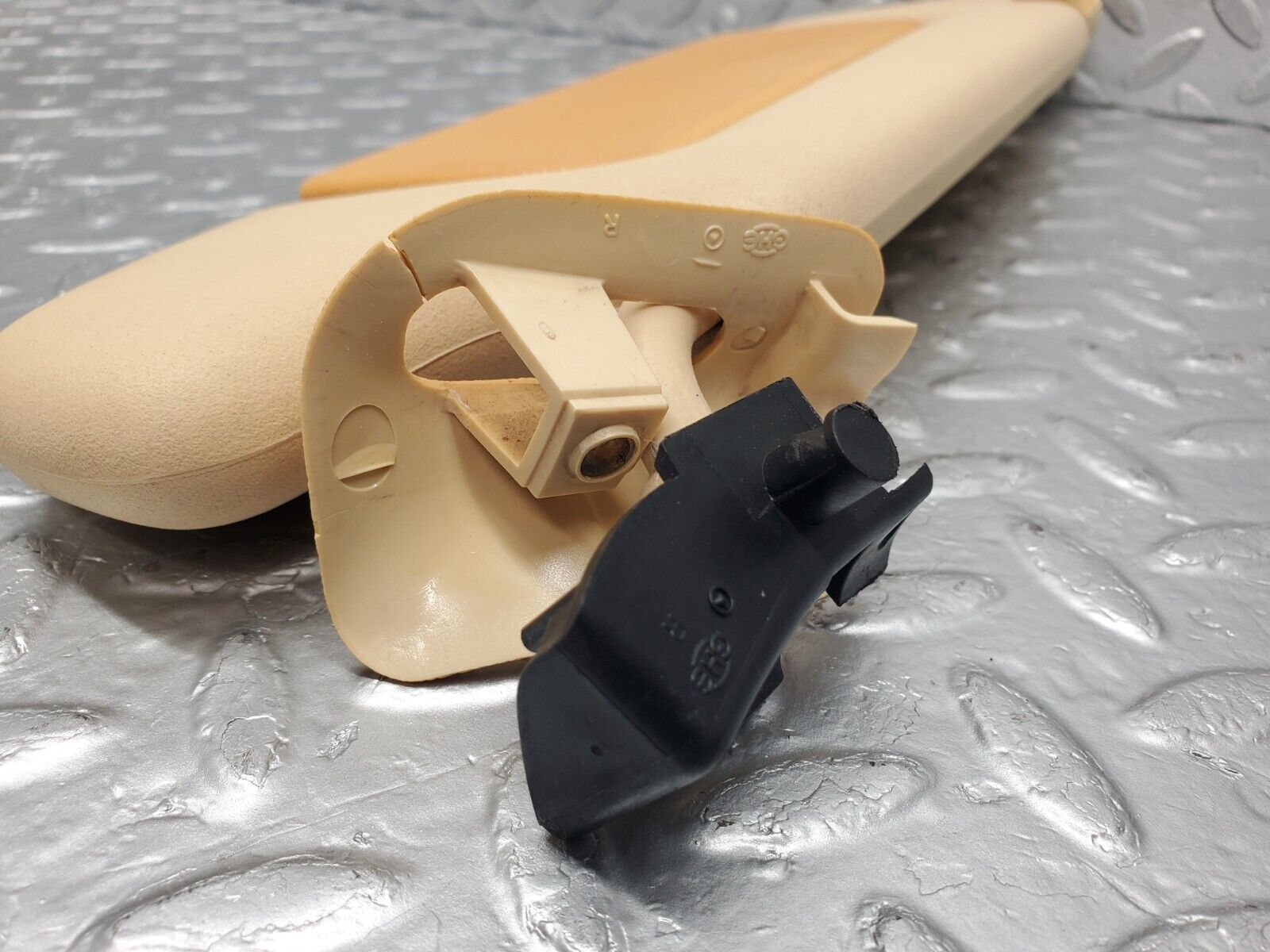 46801 Mercedes-Benz R129 320SL Coupe Sun Visor Right Side Beige