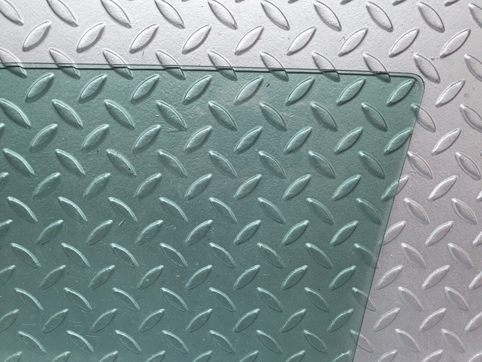 42868 Mercedes-Benz W201 190 2.0L Front Right Door Window Glass