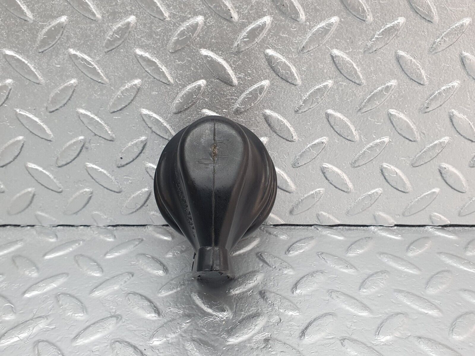 43415 Mercedes-Benz C126 380SEC Coupe Ignition Coil Protective Cap 0001581785