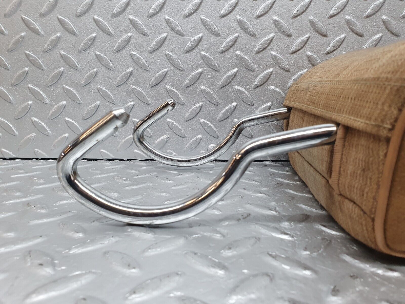 41725 Mercedes-Benz W124 200E Rear Headrest