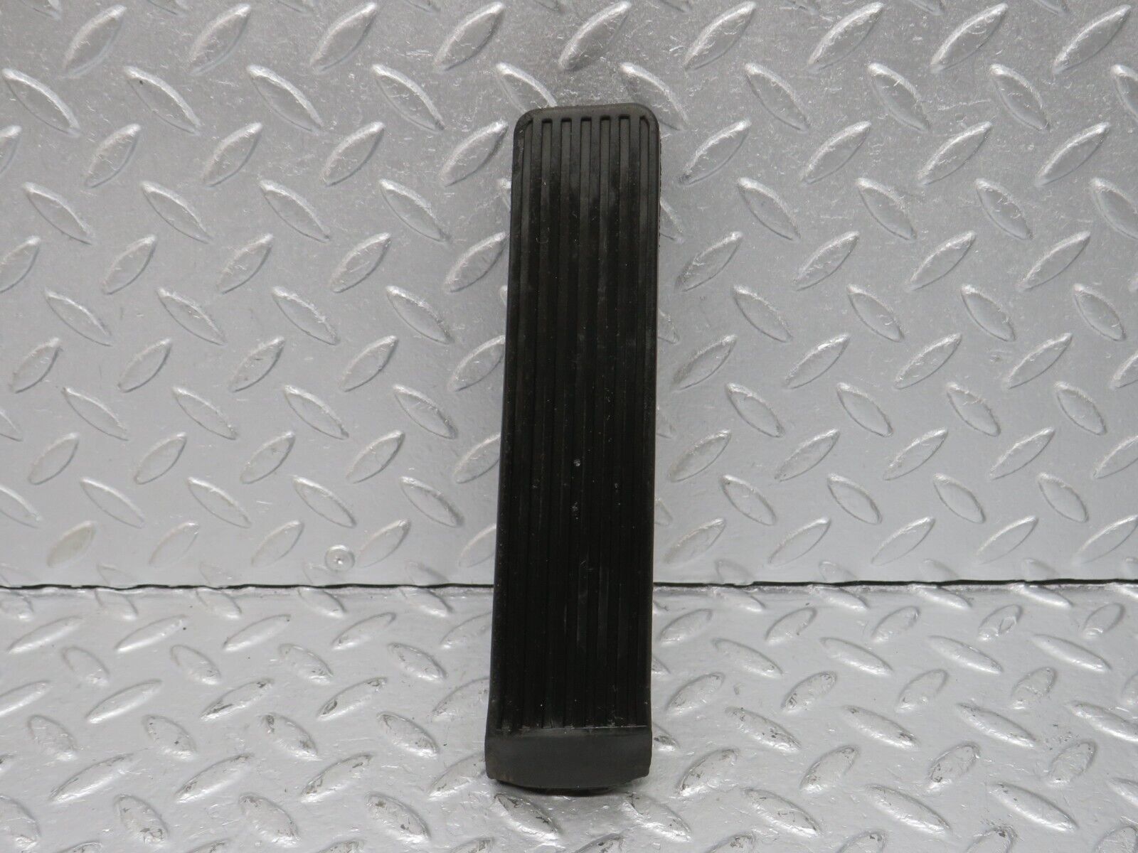 40111 Mercedes-Benz R107 350SL Accelerator Pedal With Rubber 1163010182