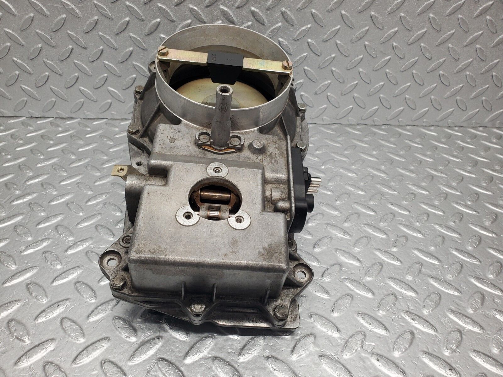 46023 Mercedes-Benz W126 420SE Air Flow Mass Meter Sensor Bosch 0438121037 1161400618