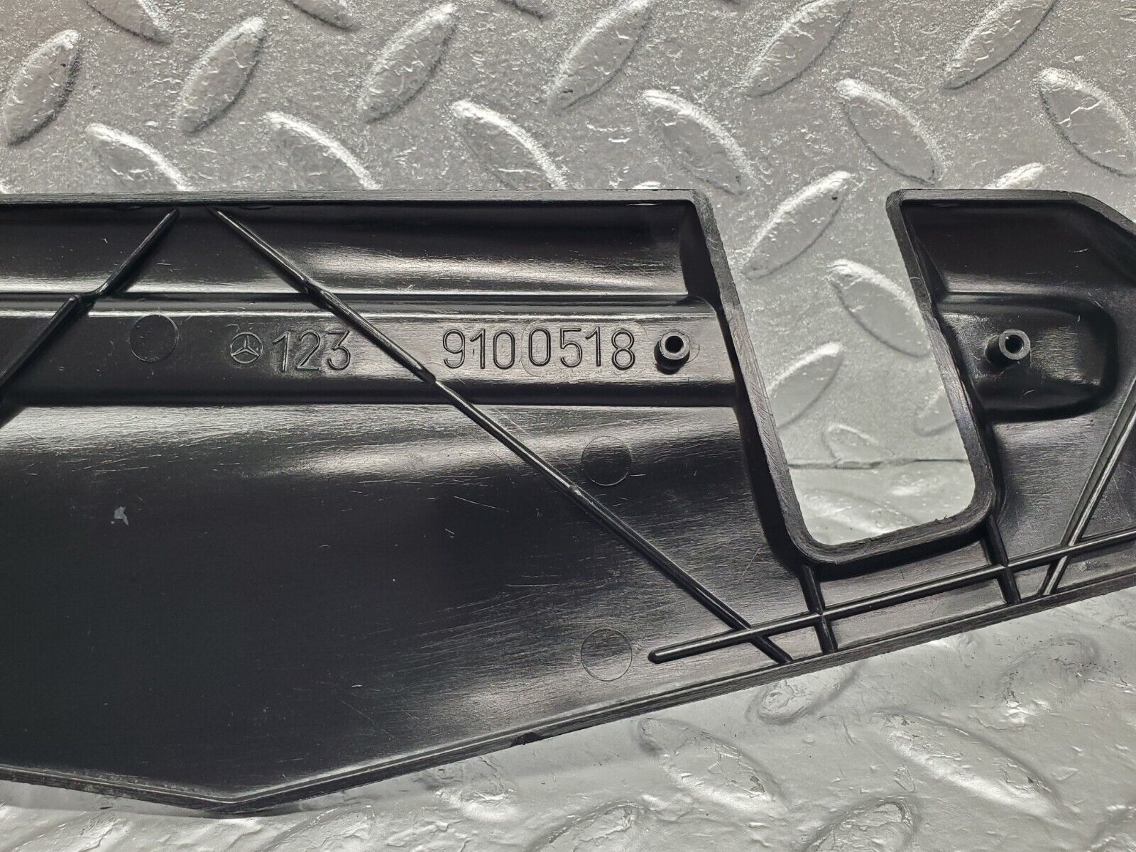 46518 Mercedes-Benz C123 280CE Coupe Front Left Seat Cover Trim Black 1239100518