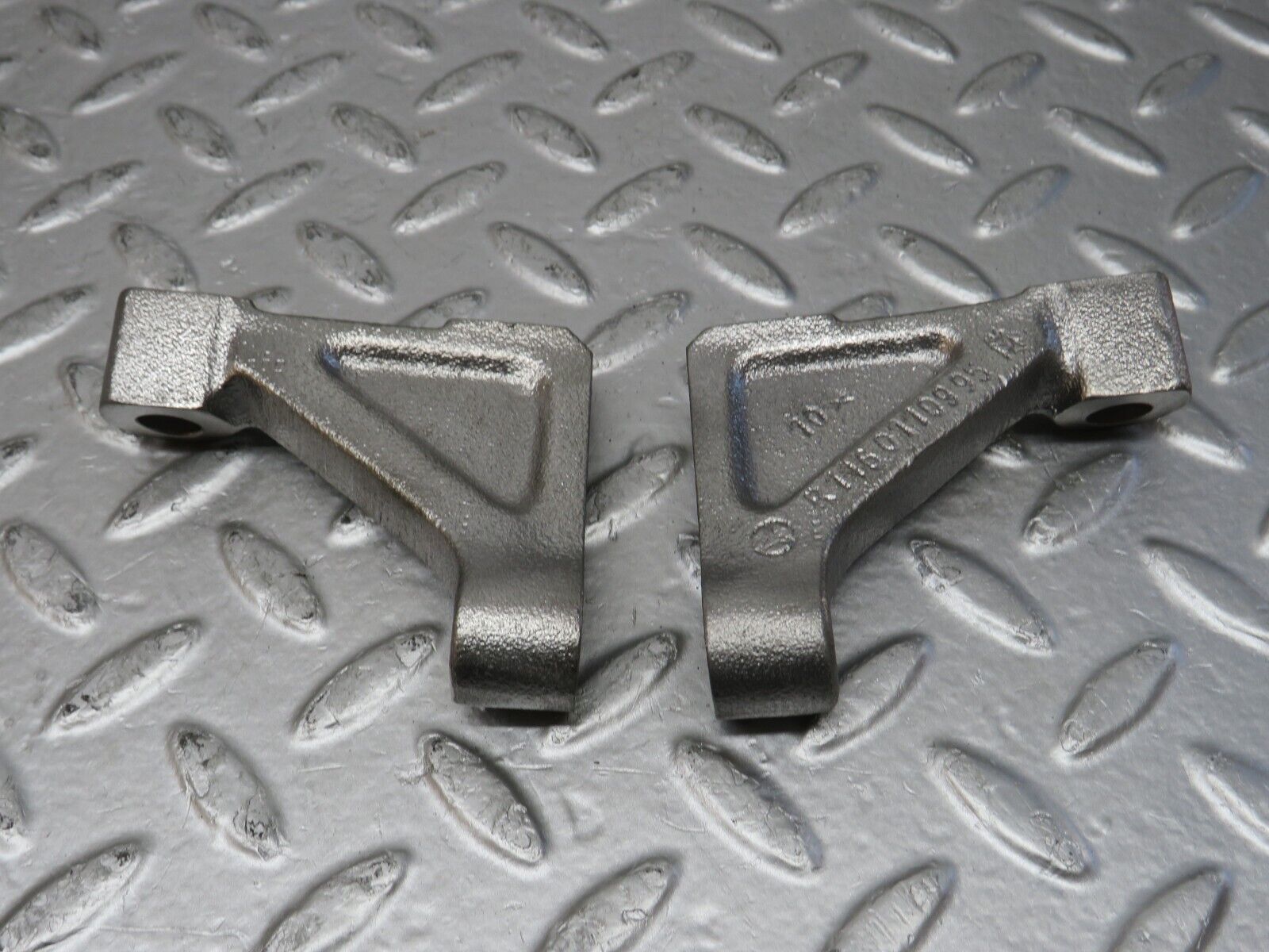 32873 Mercedes-Benz C107 R107 Engine Mount Bracket Pair 1160110895 1160110995