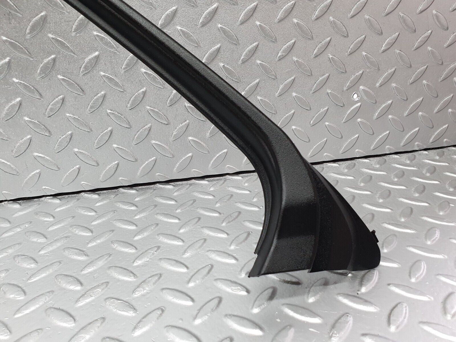 42086 Mercedes-Benz W202 C200 Rear Right Door Window Frame Trim 2273502271