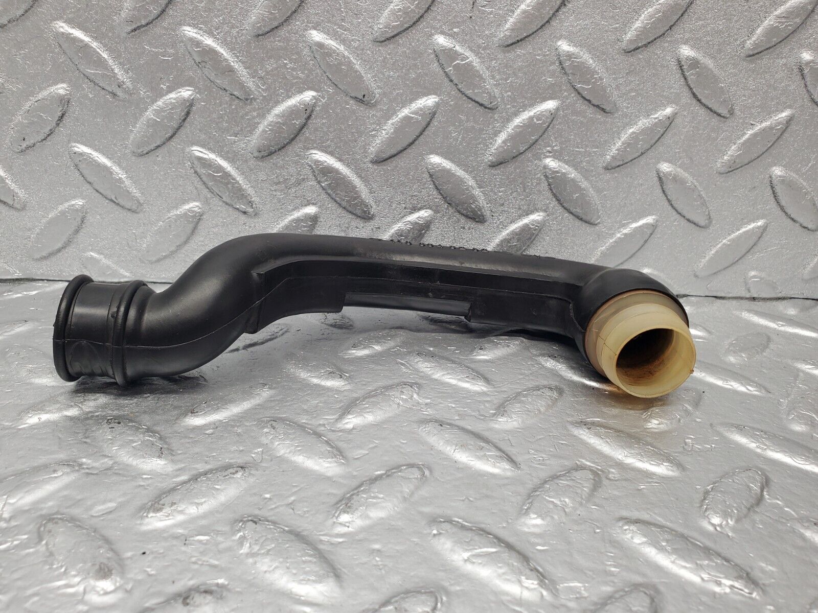 46660 Mercedes-Benz C123 280CE Coupe Air Intake Pipe 1100945282