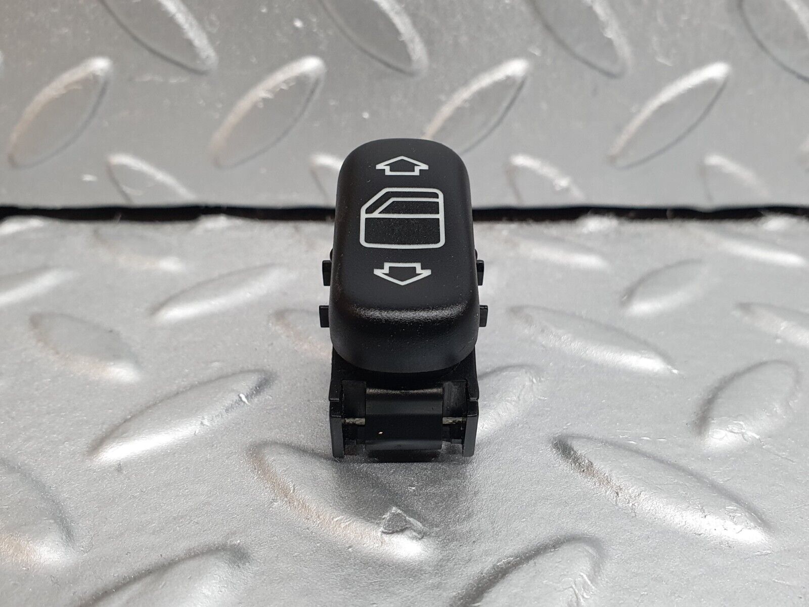 42048 Mercedes-Benz W202 C200 Electric Window Switch 2108208210