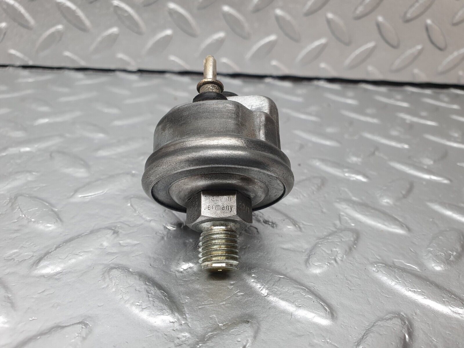 42546 Mercedes-Benz R129 320SL Coupe Oil Pressure Sensor VDO 0065429417