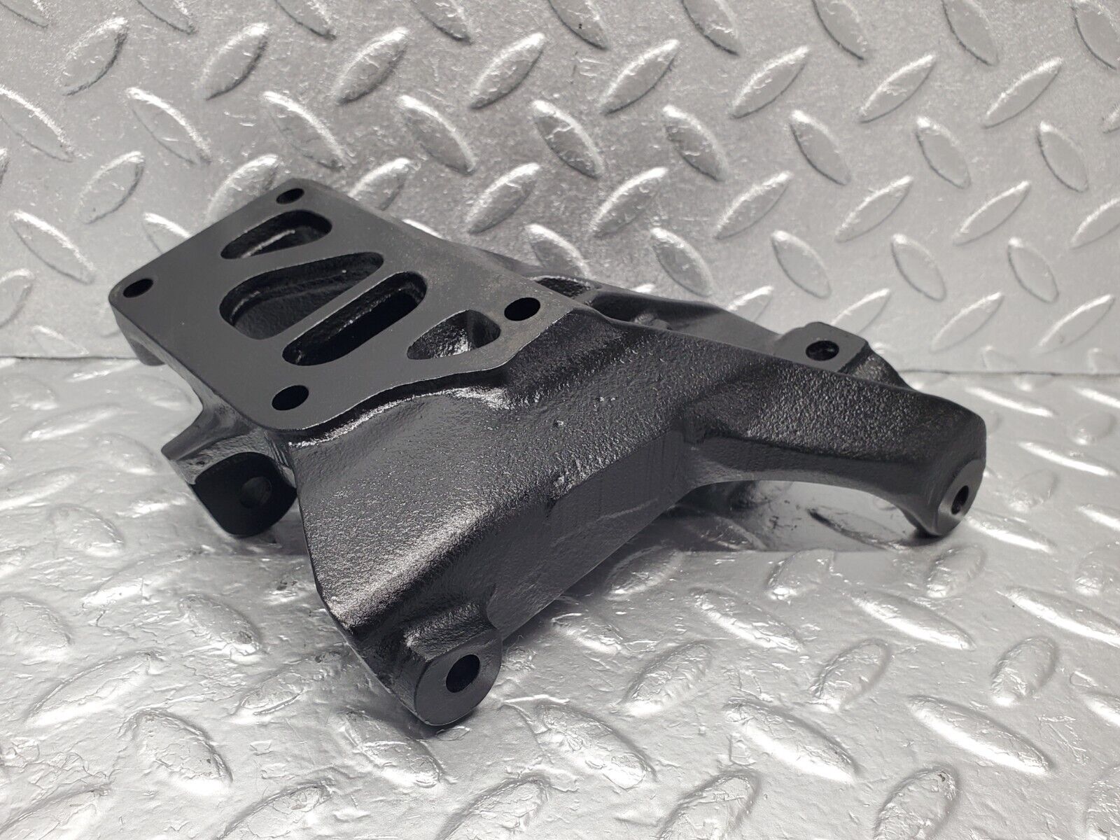 46637 Mercedes-Benz C123 280CE Coupe Alternator Generator Bracket 1101550735