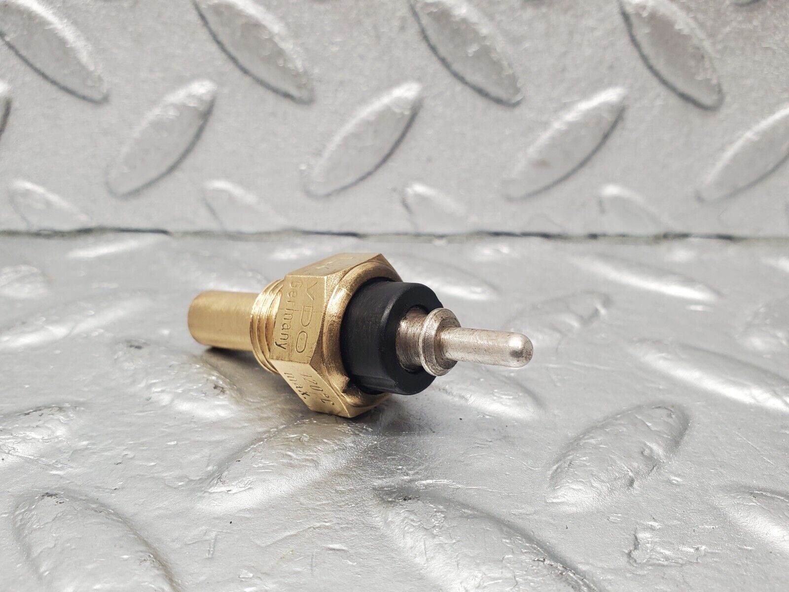 46216 Mercedes-Benz W124 280E Coolant Temperature Sensor VDO 0055421017