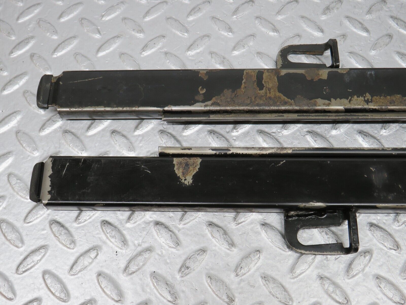 35627 Mercedes-Benz R107 280SL Front Seat Rail Pair 1079104127 1079104327