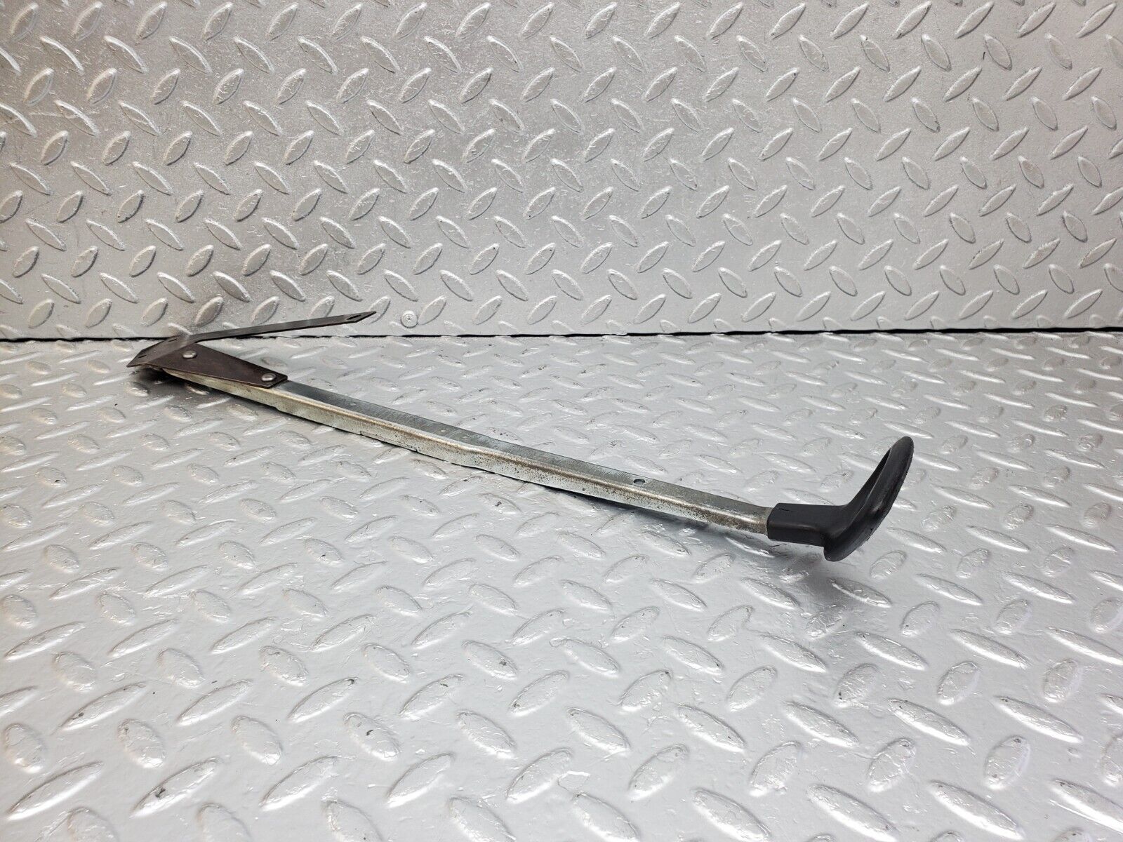 44414 Mercedes-Benz W123 280E Front Right Seat Sliding Adjust Handle