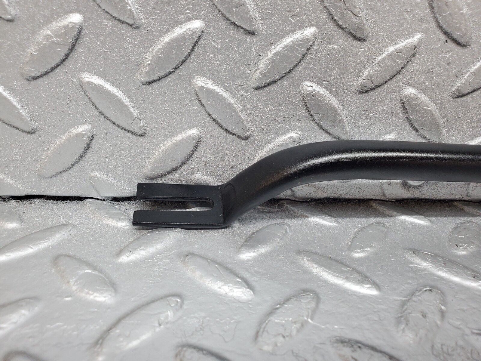 44510 Mercedes-Benz W123 280E Horn Bracket