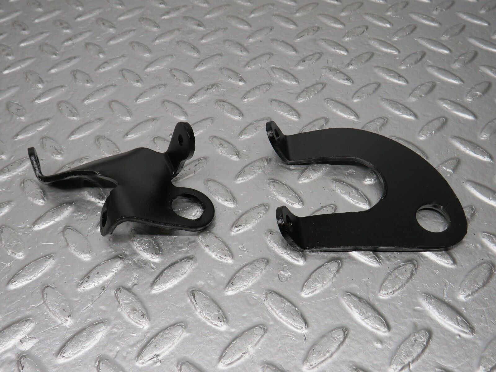 33063 Mercedes-Benz C107 R107 350 V8 Engine Lifting Eyes Hooks